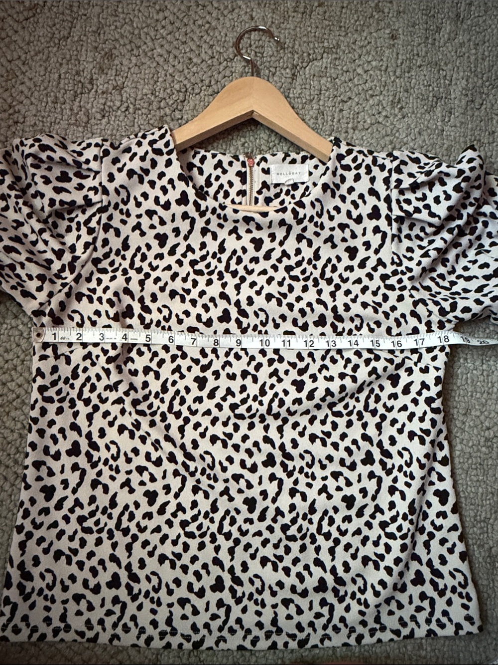 MELLODAY Black and White Leopard Puff Sleeve Blouse - Picture 10 of 11
